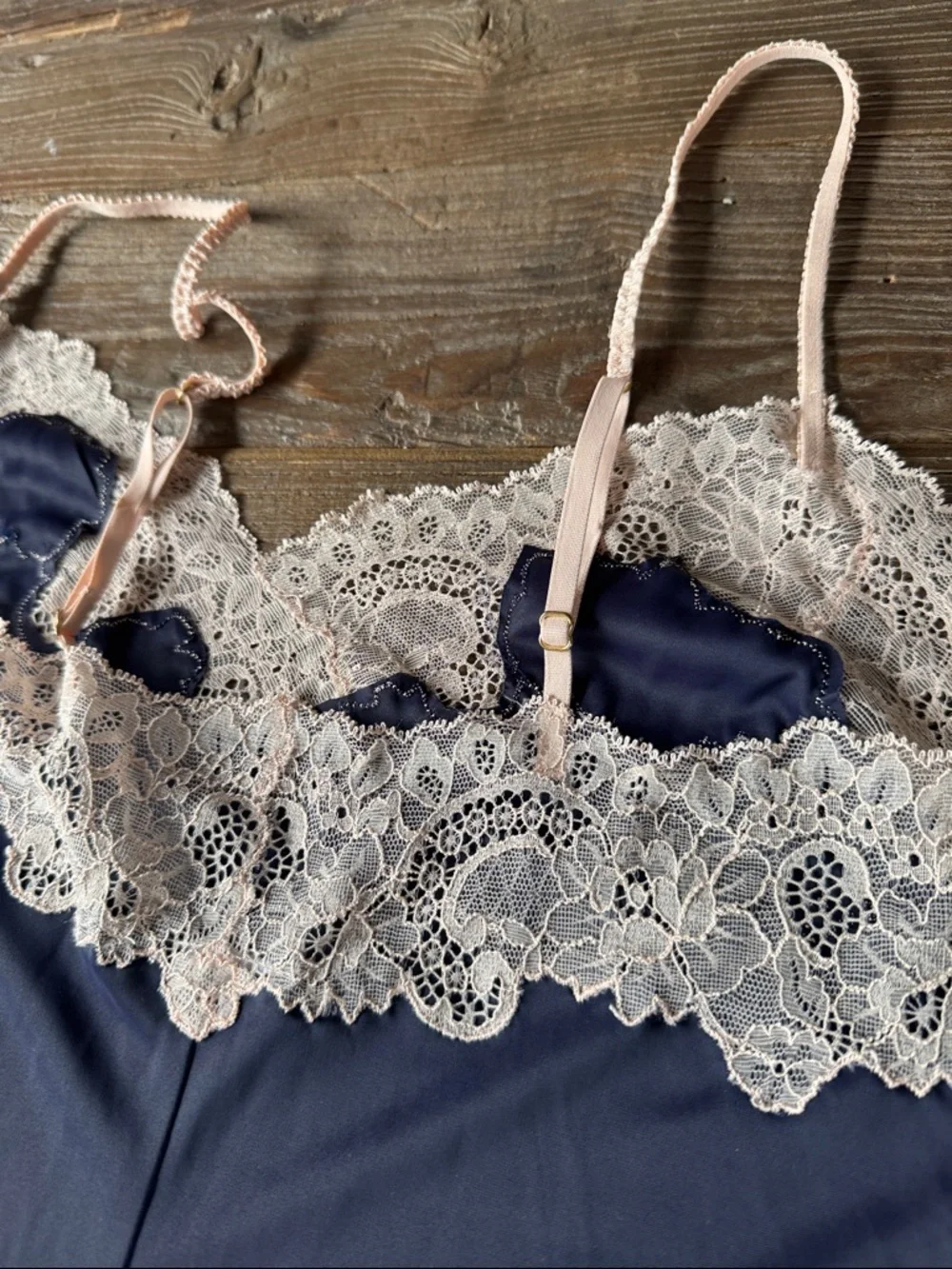 Natori‎ Enchanted blue satiny lace trimmed chemise EUC size small